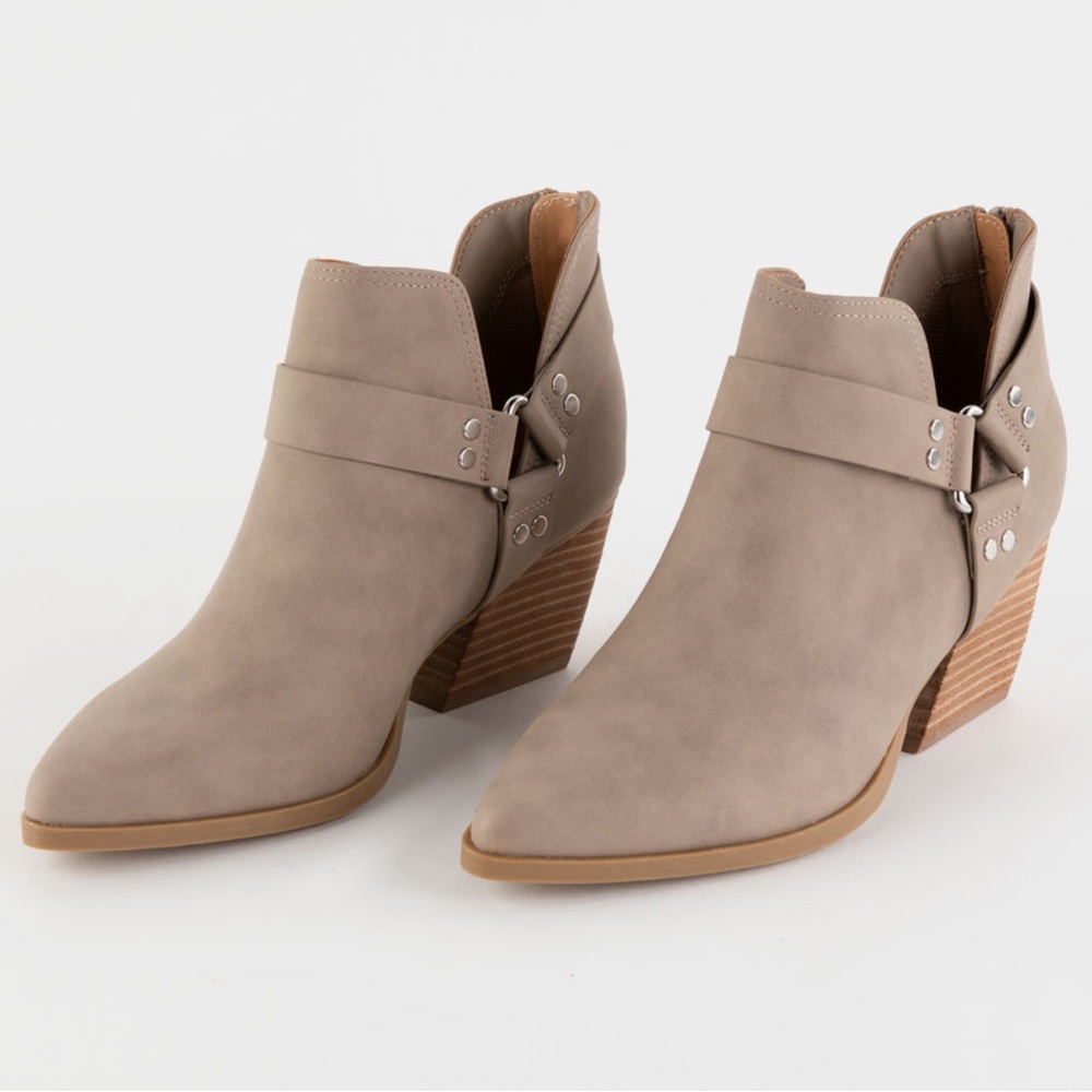 DV Dolce Vita Women’s Kramer Buckle Harness Cut-Out Taupe Ankle Heel Boots, 8.5 - Picture 14 of 17